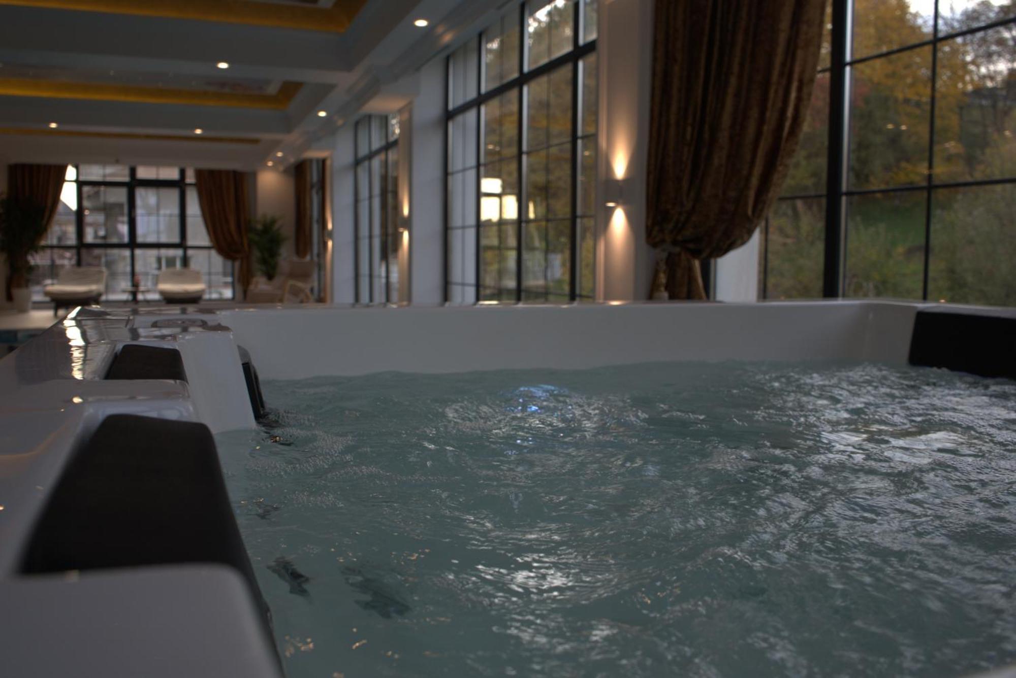 Hotel Noblesse Boutique&Spa Râmnicu Vâlcea Exterior foto
